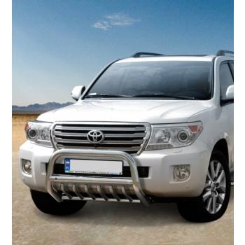 Eu-valoteline hampailla Toyota Land Cruiser V8 2012-